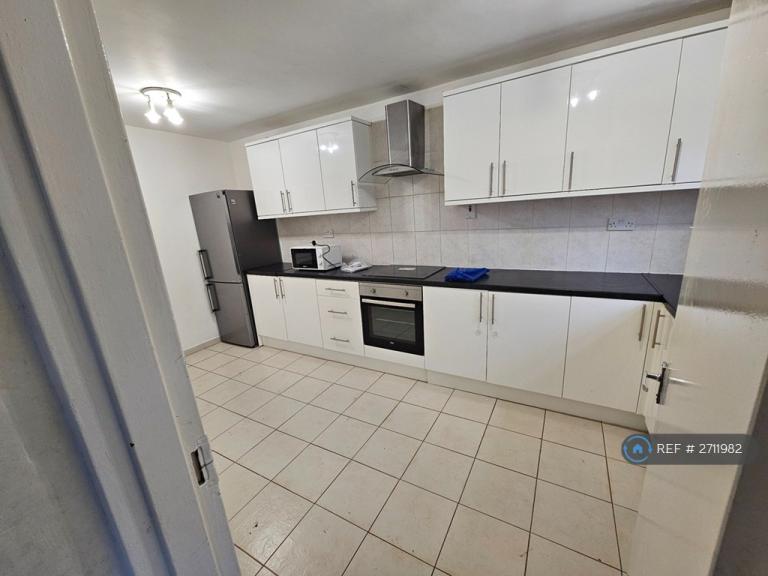 2 bedroom house in Bedwell Crescent, Stevenage, SG1 (2 bed) (#2711982)