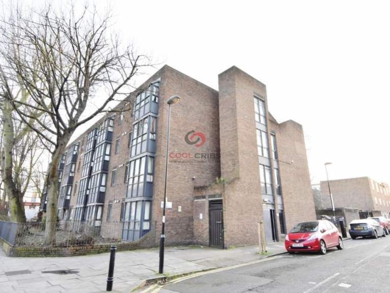 Bright Double Studio Apartment with Separate Kitchen – Bride Street, Islington, N7-Ref: 124