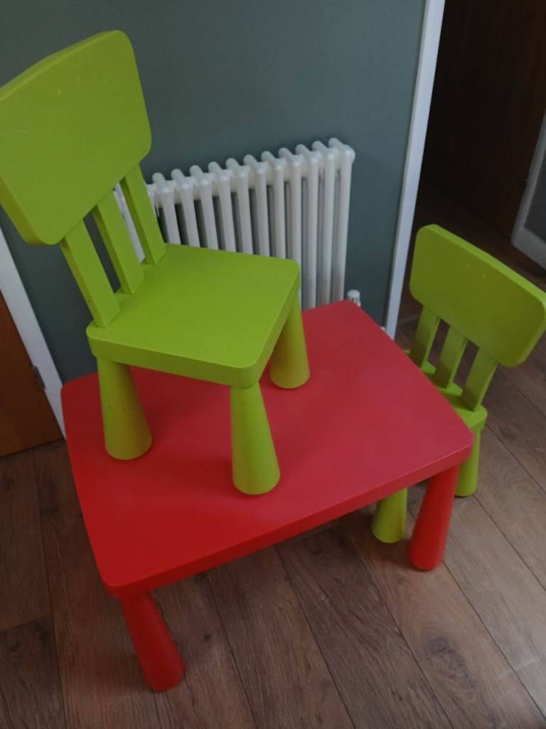 IKEA MAMMUT Children's Table & 2 Chairs - Red & Lime Green