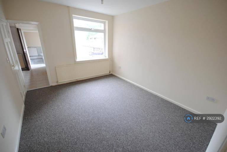 1 bedroom flat in Grove Lane, Wigan, WN6 (1 bed) (#2922392)