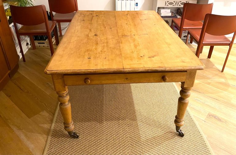 A Victorian pine farmhouse table dating from the 19th century.