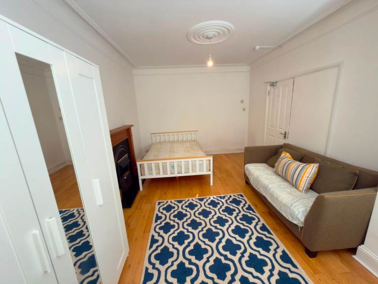 A very nice double bedroom in Ilford IG1