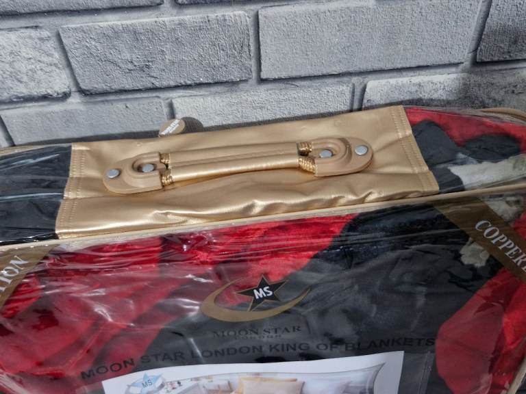 Extra Large Black & Red Rose Super Soft & Silky Thick Throw 