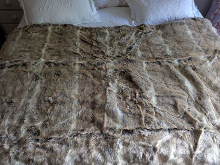 Faux Fur Bed Throw Blanket – Brown Tones