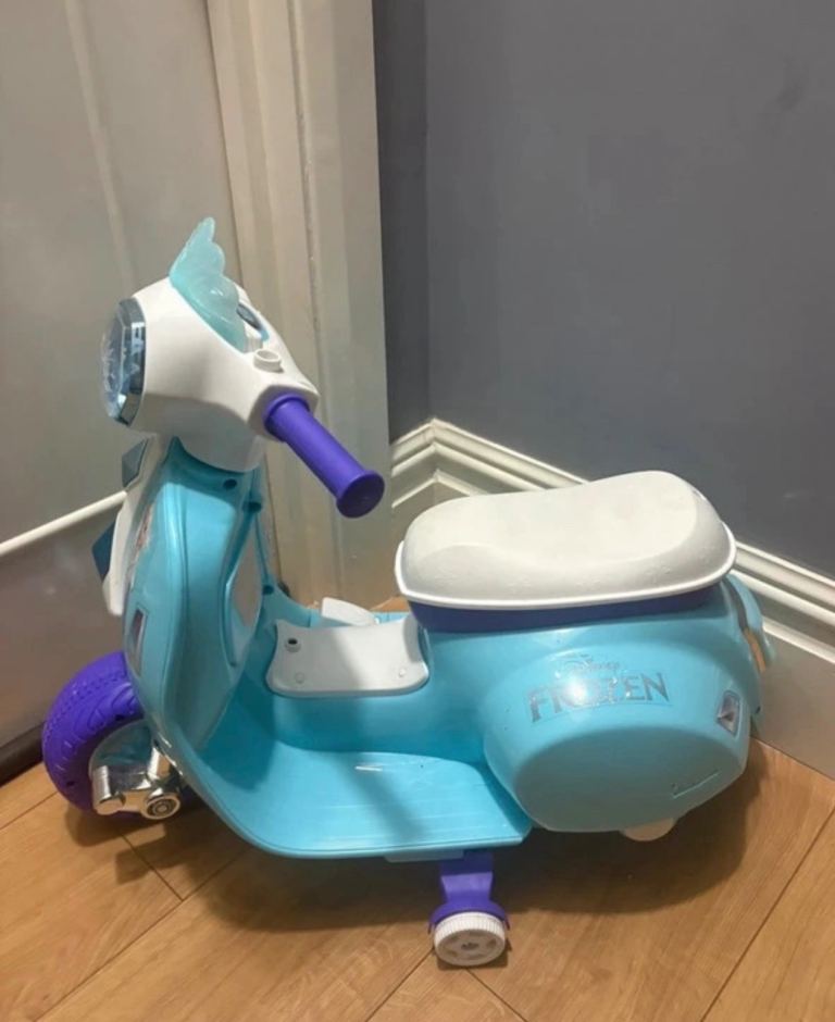 Disney Frozen Kids Ride-On Scooter – Good Condition