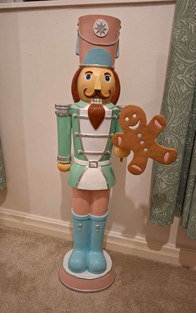 Large Nutcracker Decoration with Gingerbread Man – Good Condition