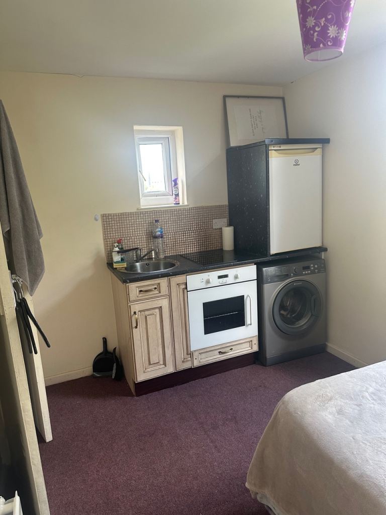 SMALL STUDIO FLAT TO RENT / All Bills Included / WF1 / Furnished / For Let / Wakefield