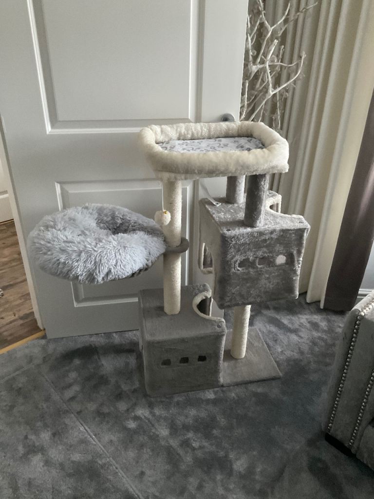 cat 🐈 scratch post house new in box 