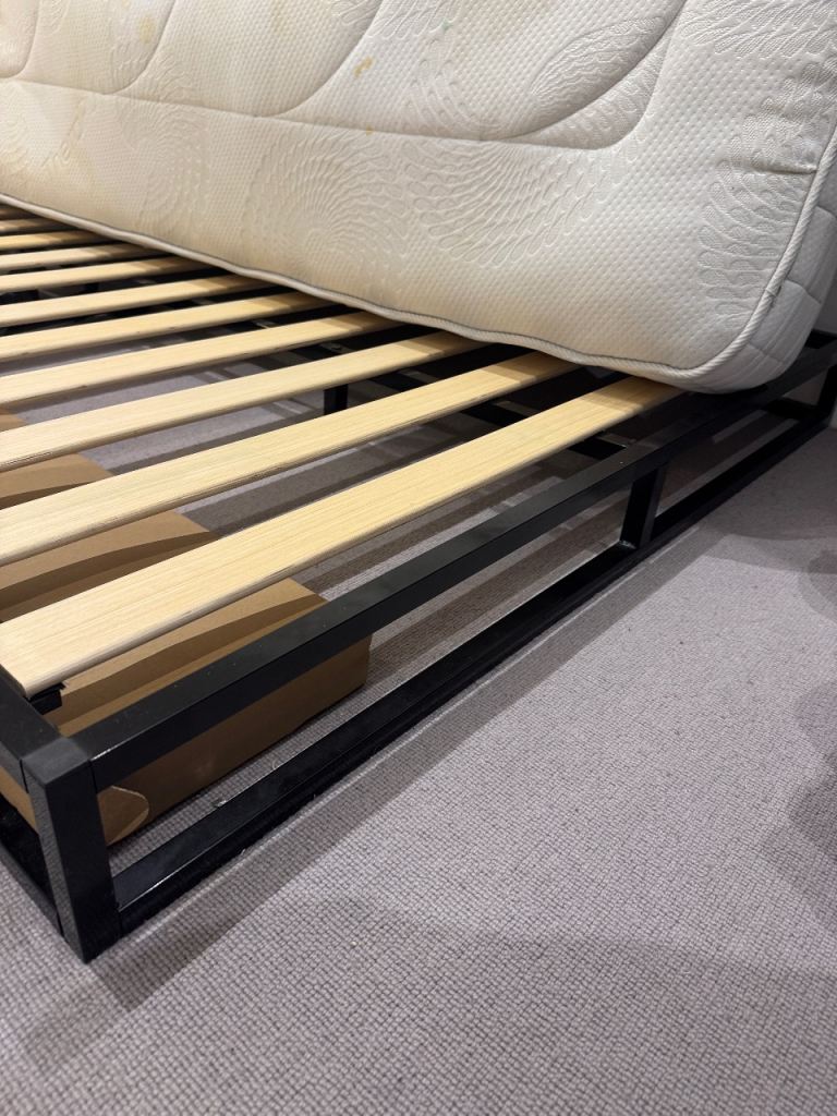 Minimalist Double Bed Fram 