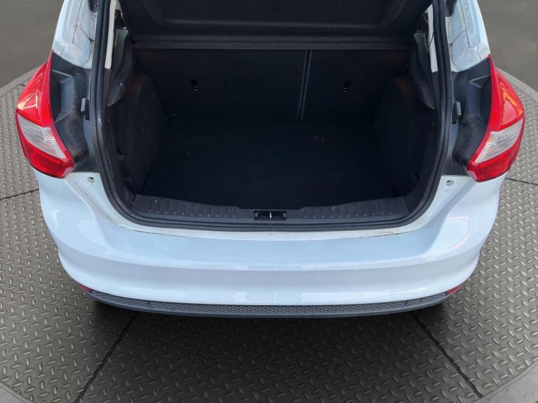 2013 Ford Focus 1.6 Zetec Euro 5 5dr HATCHBACK Petrol Manual