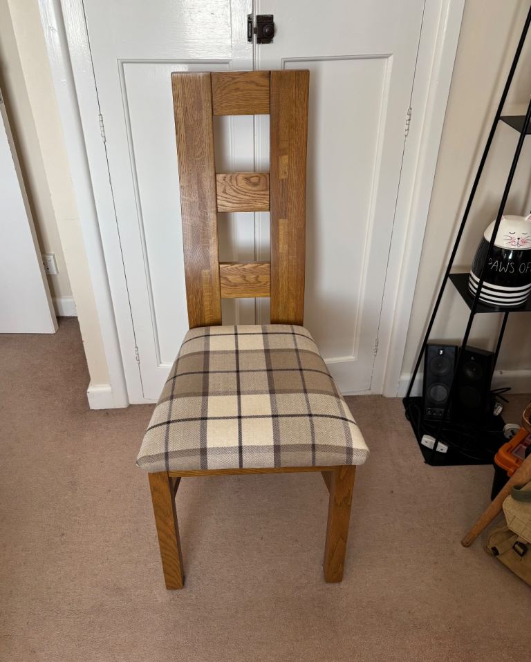 4 x Oak Furniture Land ‘Wave’ dining chairs check pattern rarely used IMMACULATE 