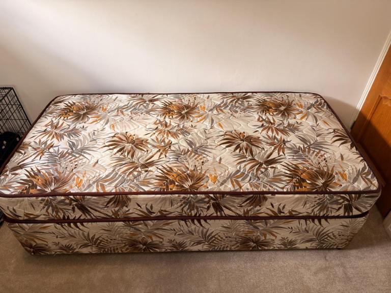 SINGLE DIVAN
