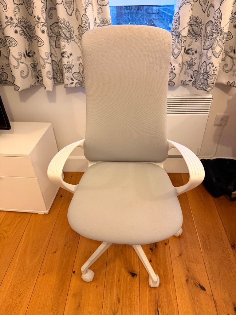 image for Light grey office chair 