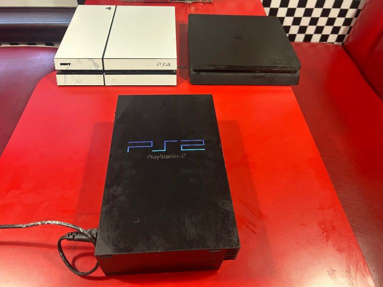 PlayStation 4 & 2 