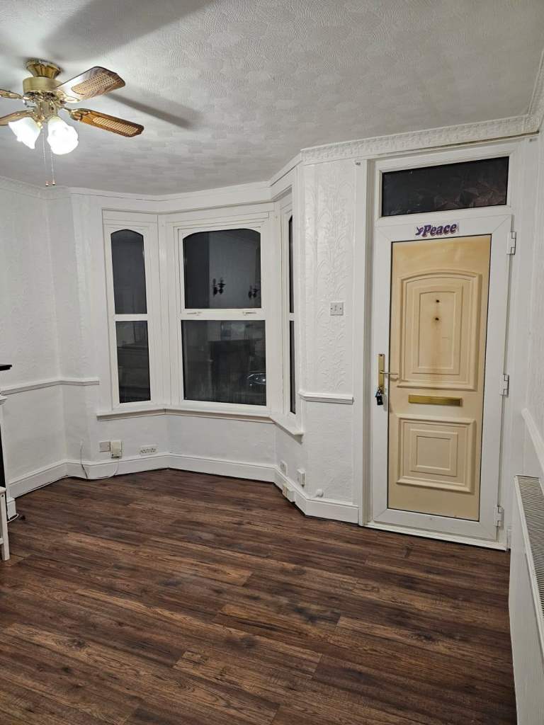 3-Bed Terrace House to Rent - Chatham ME4 (Luton Road) All Bills Included.