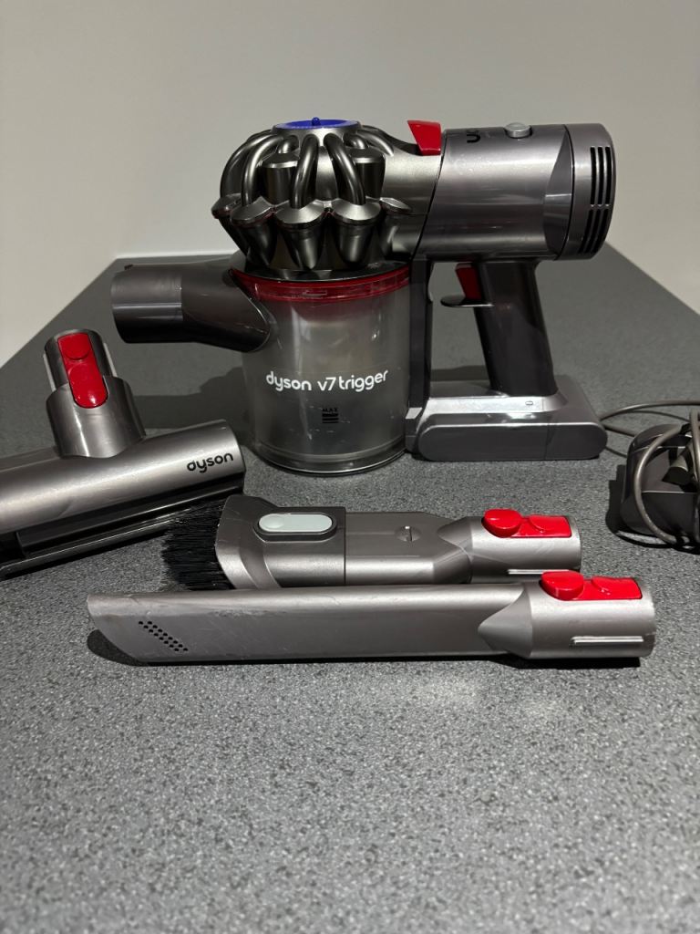 Dyson V7 Trigger hand held vacuum cleaner