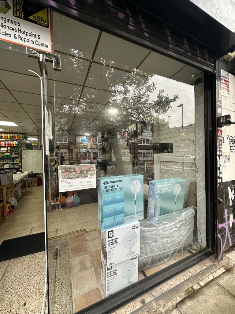Corner Shared Unit To Let – Salmon Lane, E14