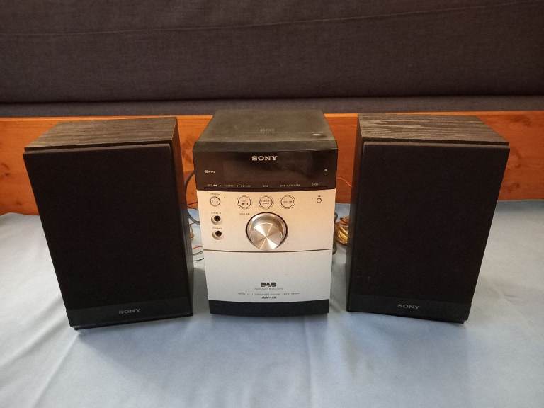 Reduced! Re-listed April 2026. Sony Compact DAB radio/CD/tape player and speakers