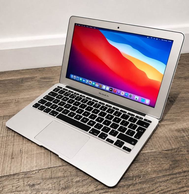 Apple MacBook i5 Laptop 13.3" (Monterey 2021 OS) m.2 SSD Core 2.7Ghz + Charger