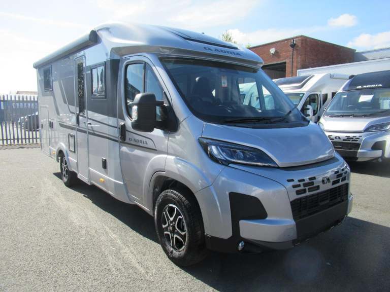 Adria COMPACT SUPREME DL 2.2 DIESEL 140BHP AUTOMATIC