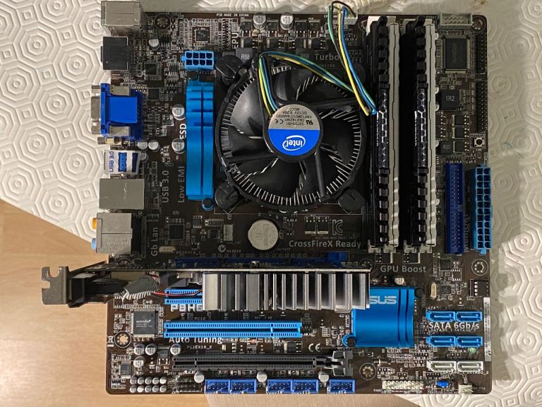 ASUS P8H67-M PRO Motherboard with Intel CPU Installed