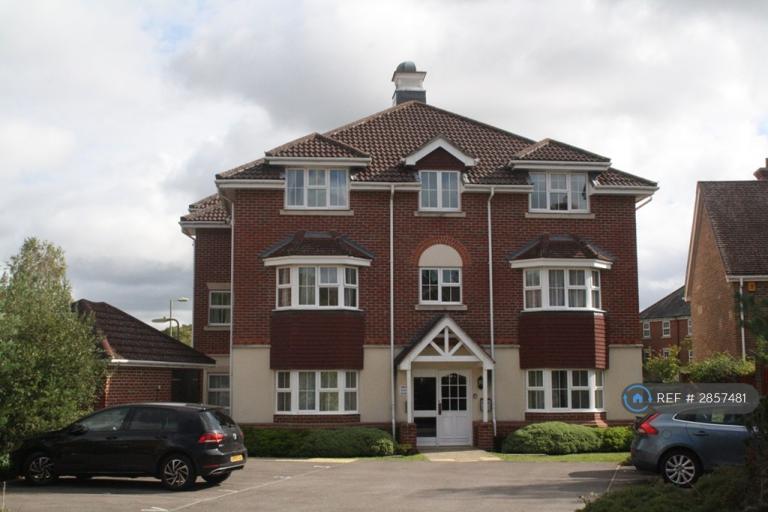 2 bedroom flat in Maudit House, Fleet, GU51 (2 bed) (#2857481)