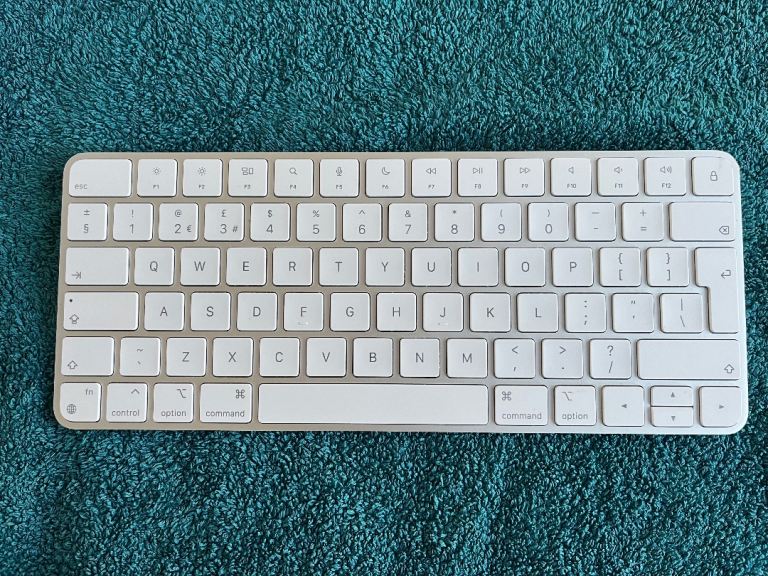 Magic Keyboard (2015) Wireless - White - QWERTY - English (UK)