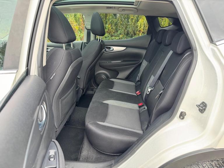 2017 Nissan Qashqai 1.2 DiG-T N-Connecta 5dr Xtronic HATCHBACK PETROL Automatic