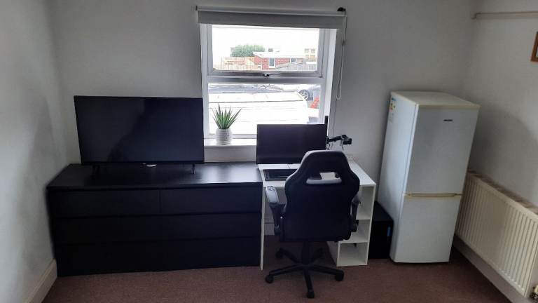 Large double bedroom All bills included springbourne 