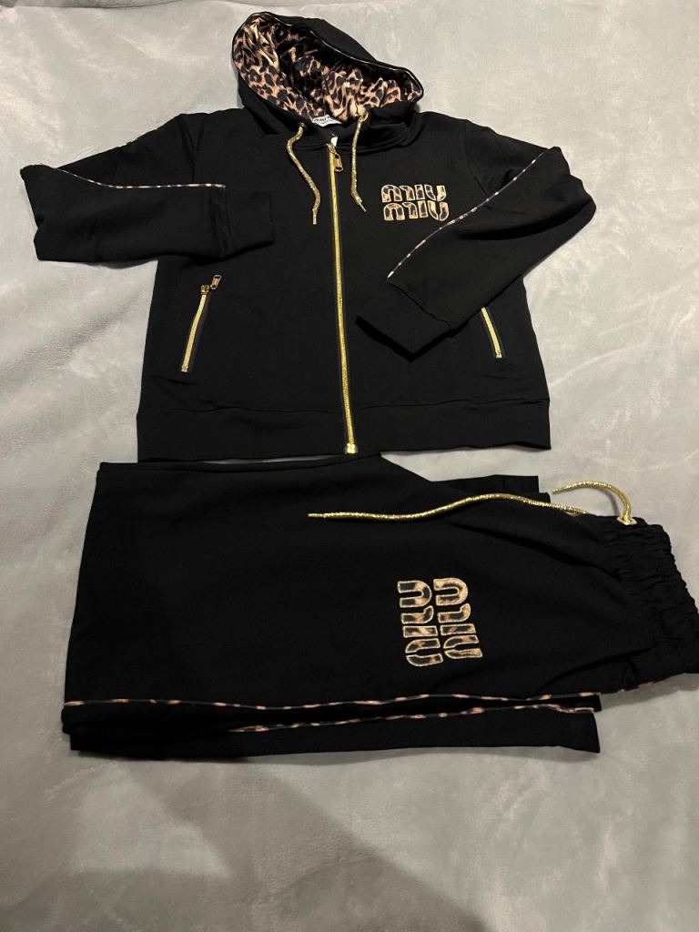 Woman’s tracksuit New