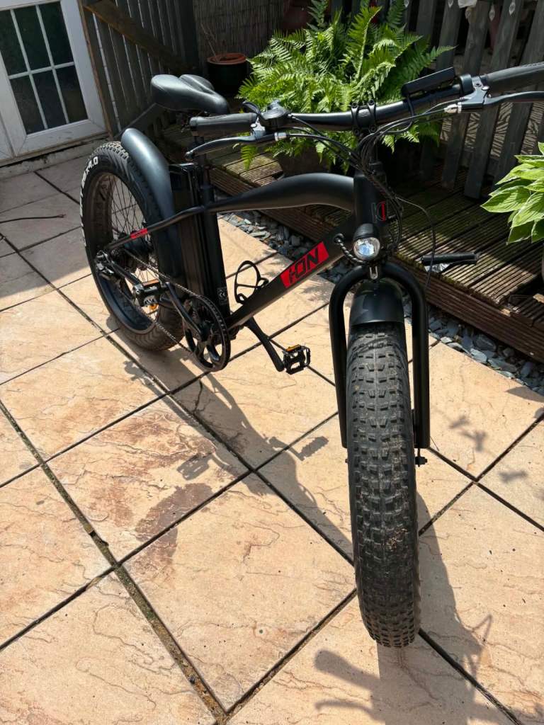 KNAEN Electric Fat Tyre Bike with Charger – Good Condition