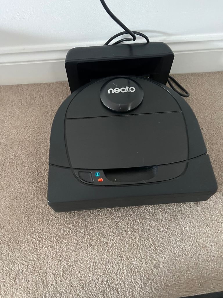 Neato Robotics Botvac D650 Robot Vacuum Cleaner Pet Pack Robot Vacuum Cleaner – Good Condition