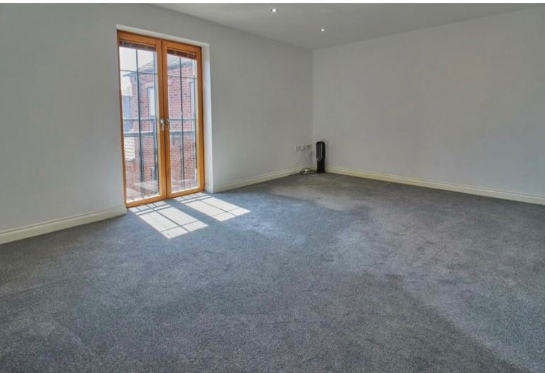 Hinckley 2 double bed luxury apartment, housing benefit accepted 