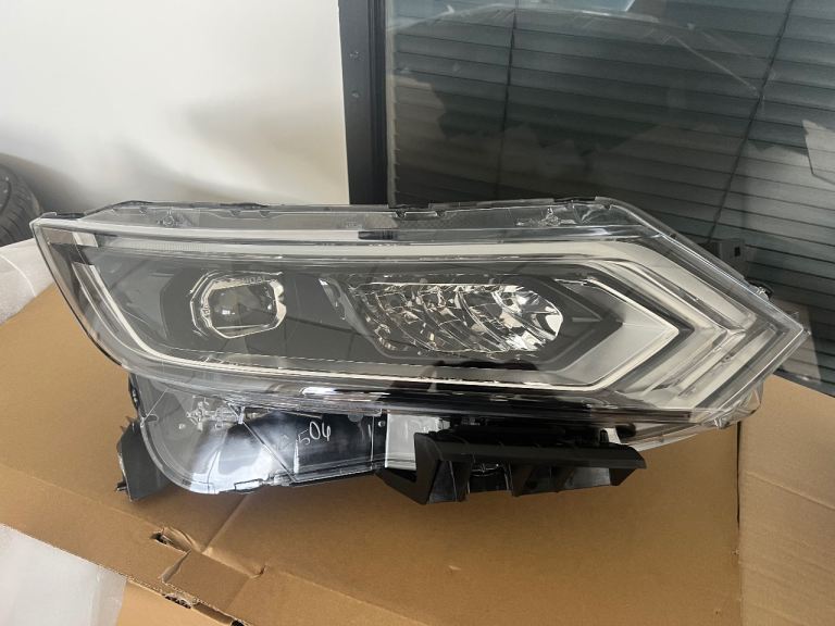 Nissan Qashqai Right Headlight 26010-HV55B