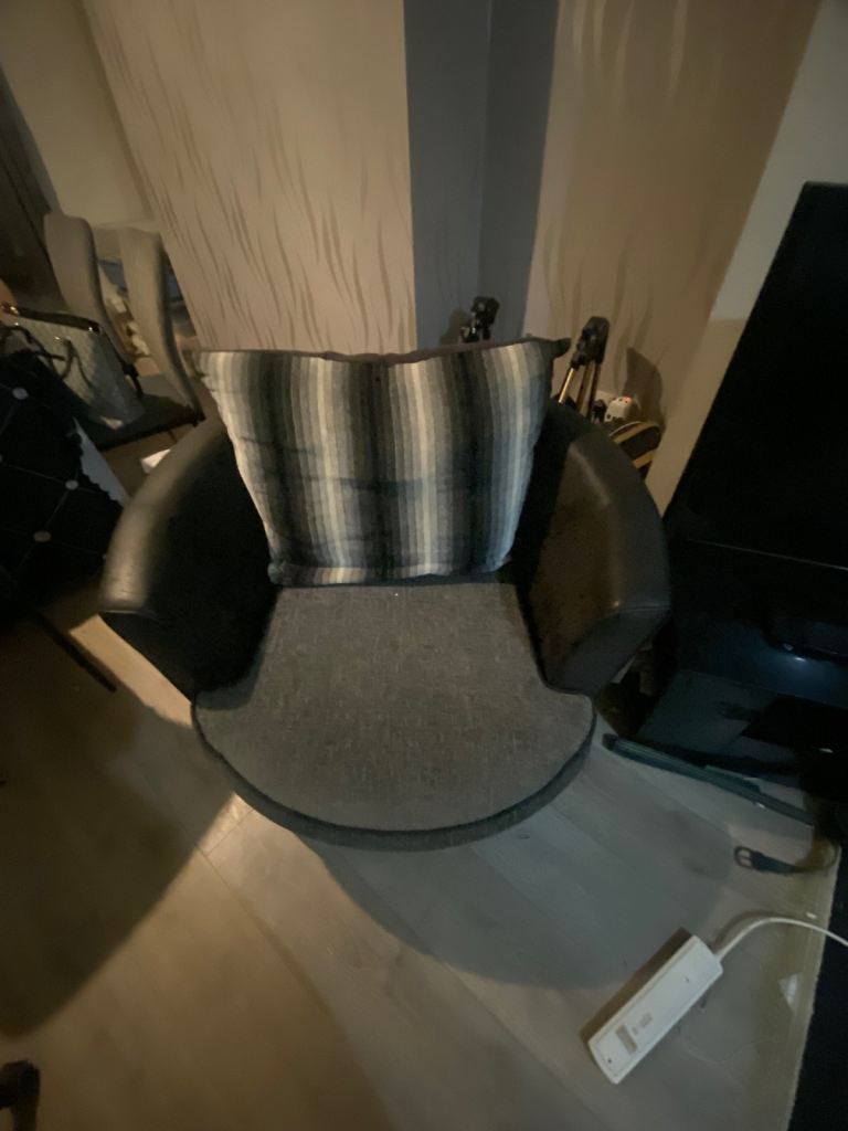 Swivel chair