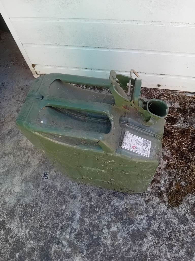 Halfords Jerry Can 20 L capacity