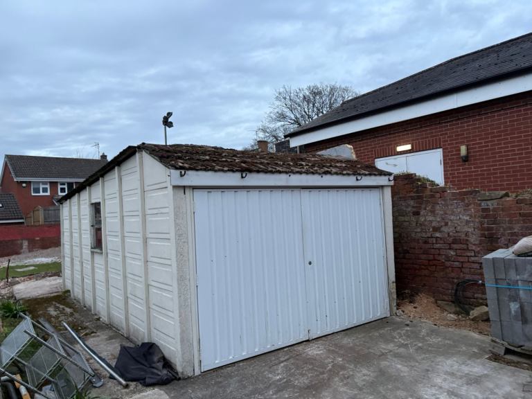 Garage 10ft 6 x 20ft Free