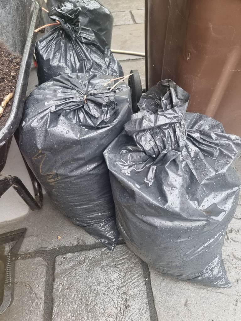 4 binbags of fresh manure