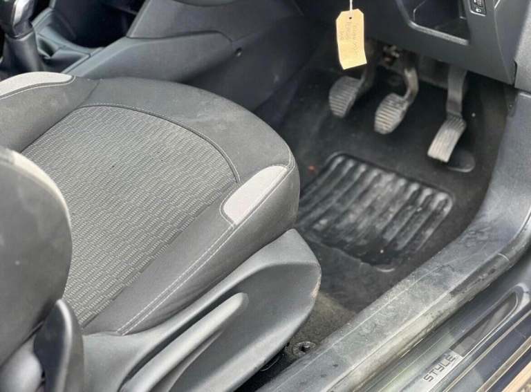 2014 Peugeot 208 1.2 VTi Style 3dr HATCHBACK PETROL Manual