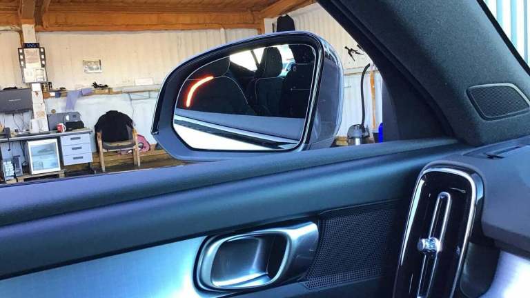 2025 Volvo XC40 Plus, B4 Mild hybrid, Petrol, Dark ESTATE Petrol/Electric Hybrid Automatic