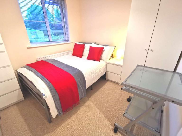 🌹Tidy clean room in a modern friendly young professionals property 