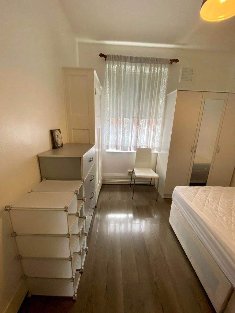 3 Bed flat Living room separate Clapham