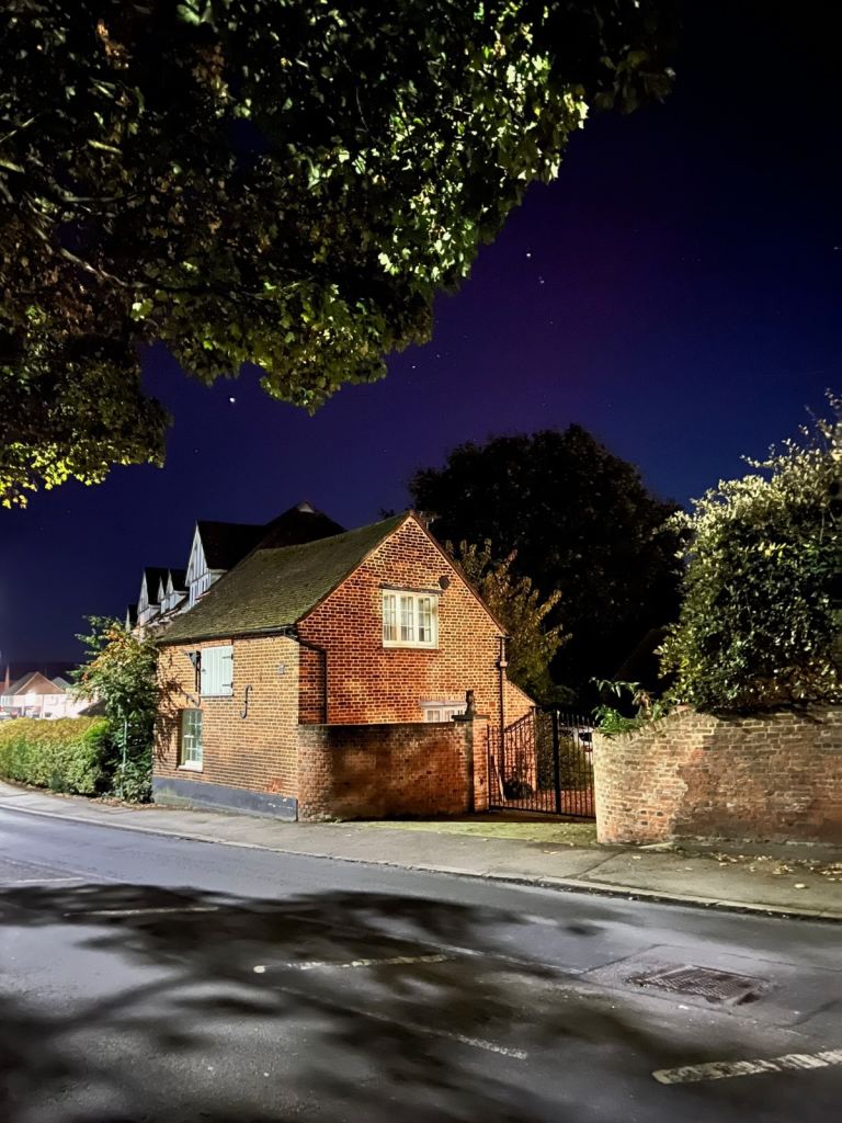Detached 2 bedroom cottage to rent in Shenfield