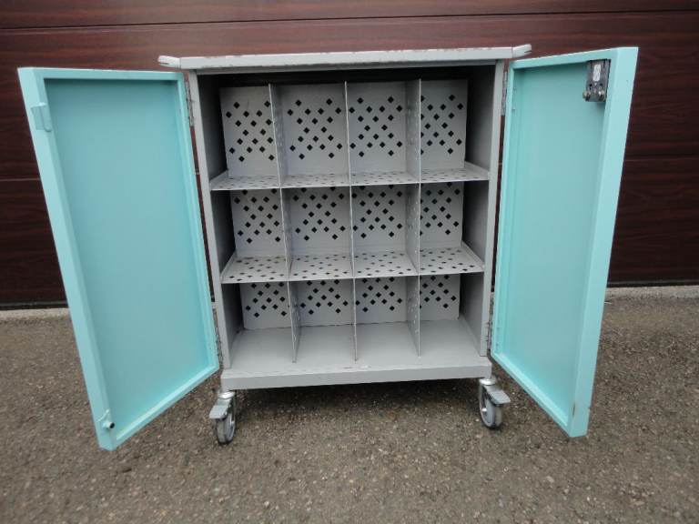 medical - tool- many uses - storage cabinet on wheels, lockable
