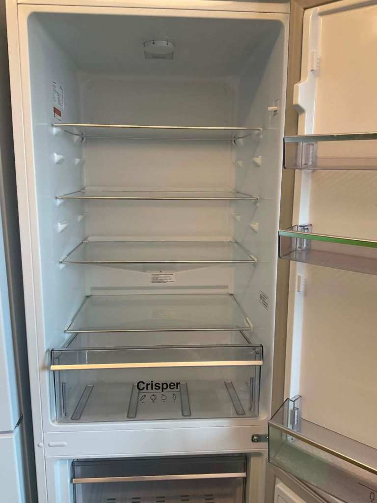 Grundig fridge freezer 