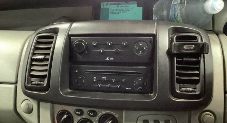 Renault, TRAFIC LWB VAUXHALL VIVARO LWB,Panel Van, 2005, Manual, 2464 (cc)