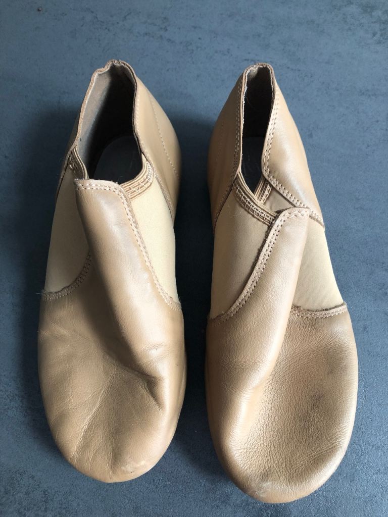 Girls tan jazz shoes uk 3.5