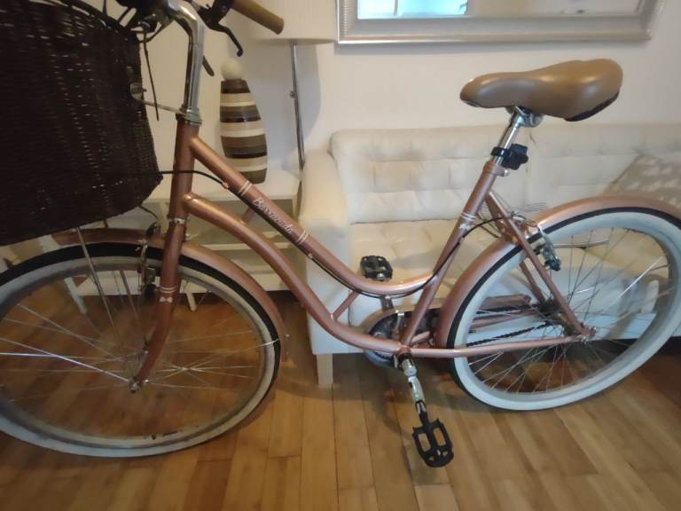 Pink Womens bike very good condition