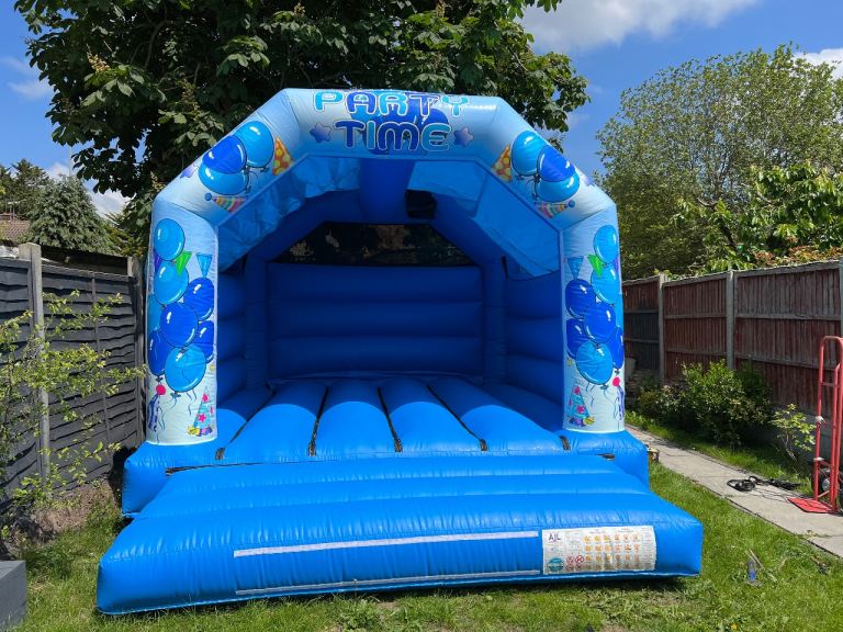 bouncy castles for hire 
