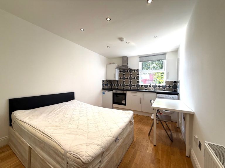 Hane Estate Agents offer a first floor Studio flat offered for rent in good condition